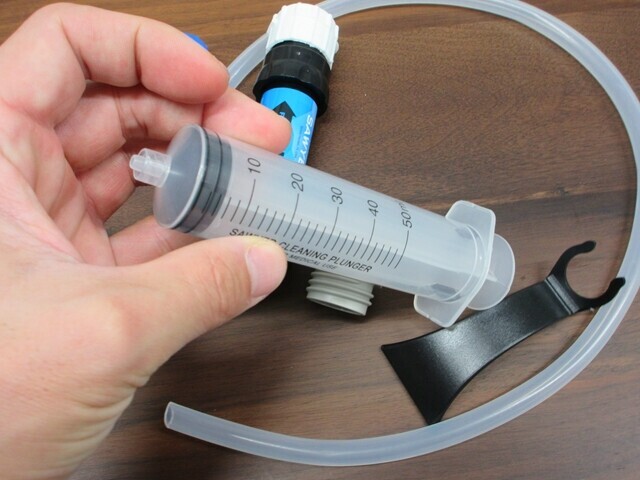 ソーヤー1ガロン グラビティシステムのメンテナンスで使う注射器