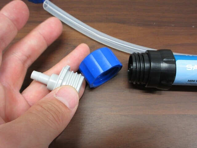 ソーヤー1ガロン グラビティシステムの注ぎ口の部品と使い方詳細