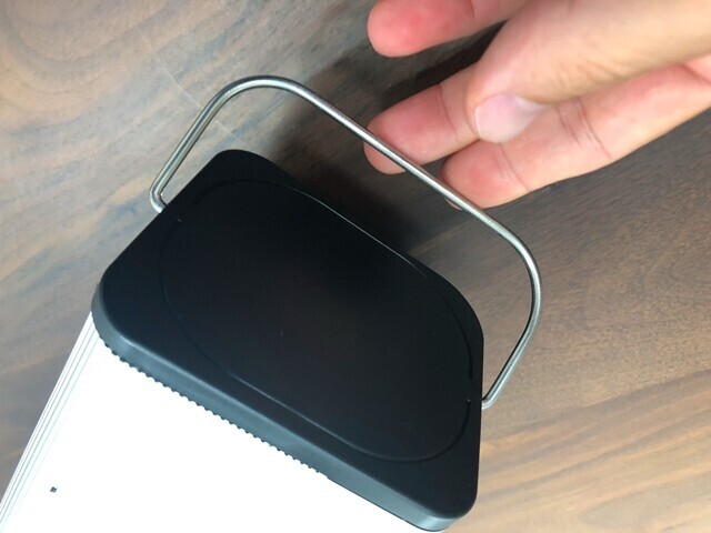 カセットコンロの側面にあるハンドル