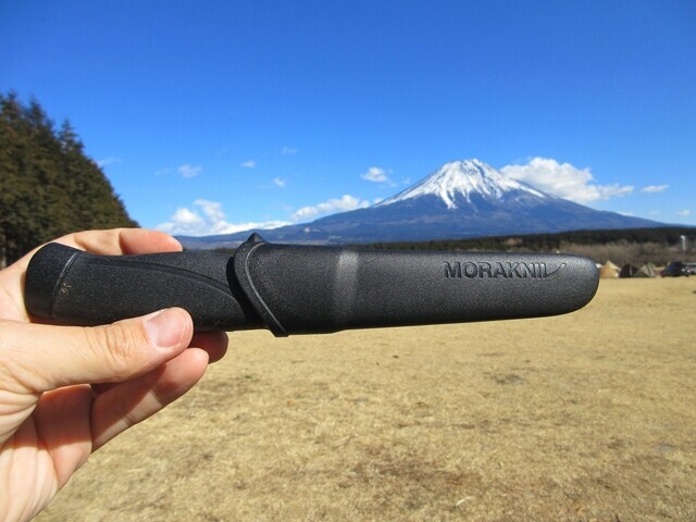 ふもっとっぱらキャンプ上でモーラナイフコンパニオンをレビューした