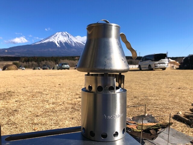 ハリオＶ６０メタルコーヒーサーバーとソロストーブライト