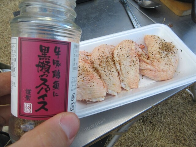 キャンプ飯で使用した黒瀬のスパイスをレビュー開始の様子