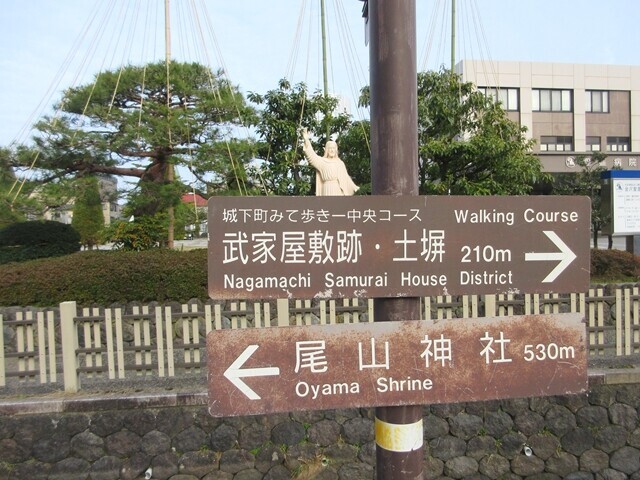 武家屋敷跡の道標