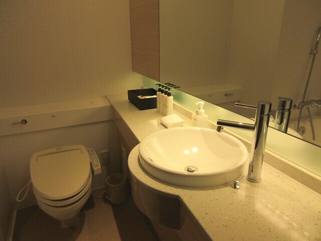 金沢東急ホテル洗面台とトイレレビューの様子