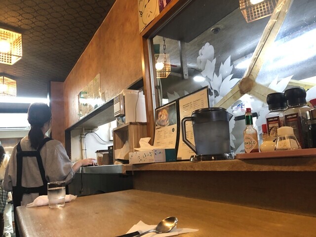 グリルオーツカの店員さん