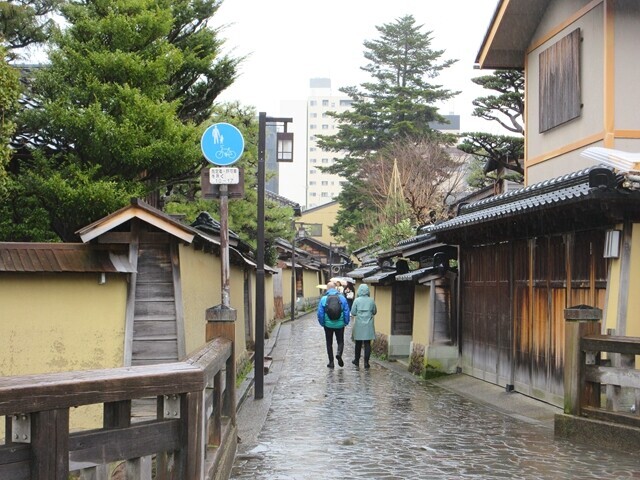 雨の武家屋敷跡散策中をレビュー