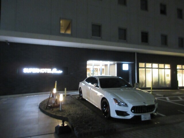 スーパーホテルPremier博多の駐車場