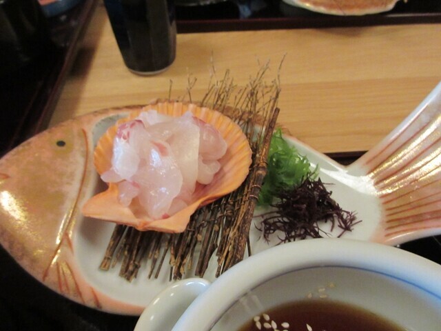 かどや本店の鯛めしのお刺身レビュー