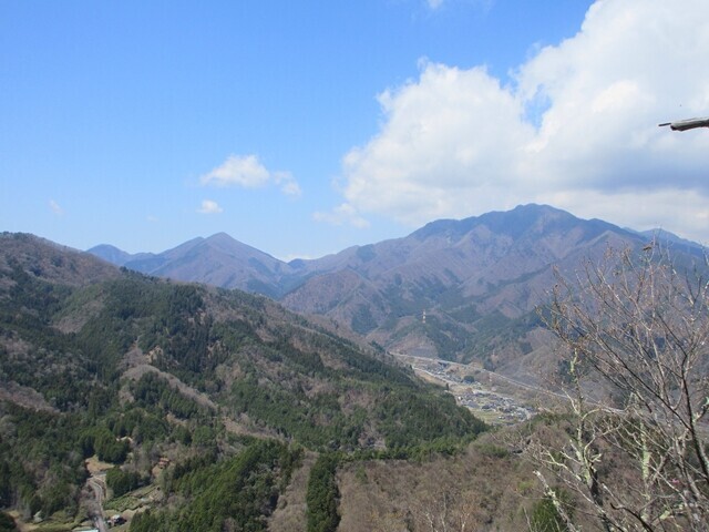 初狩駅屛風岩からの大菩薩嶺方面の眺め