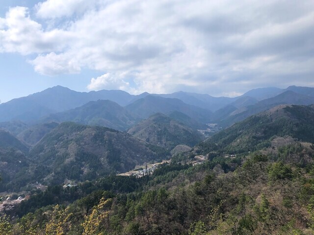 花吹山の核心部からのお伊勢山方面の景色