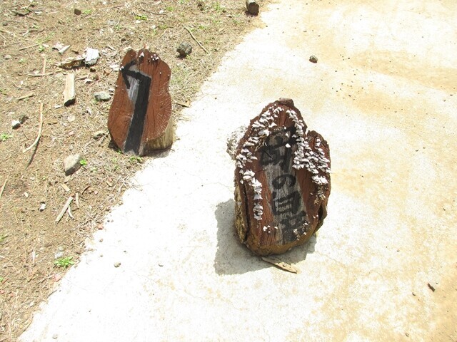 母の白滝への道標