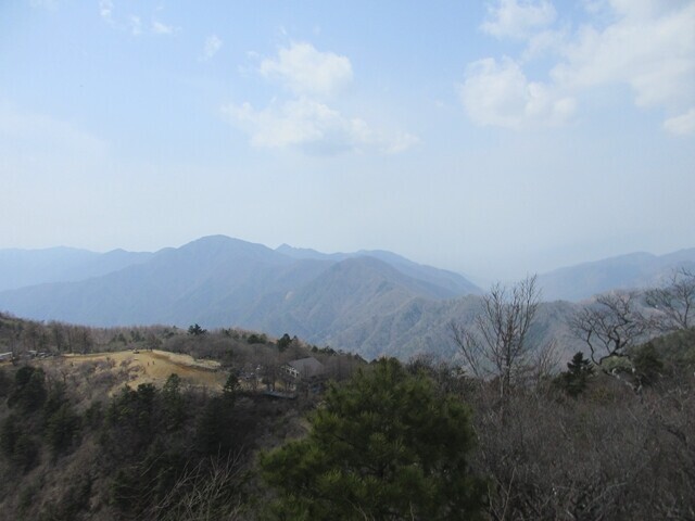 三つ峠山から眺める御坂山塊景色