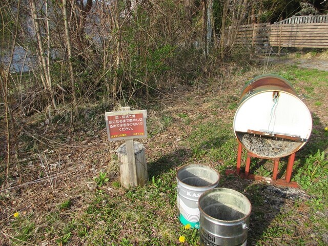 CAMP SATOMIYA(キャンプさとみや）の灰捨て場