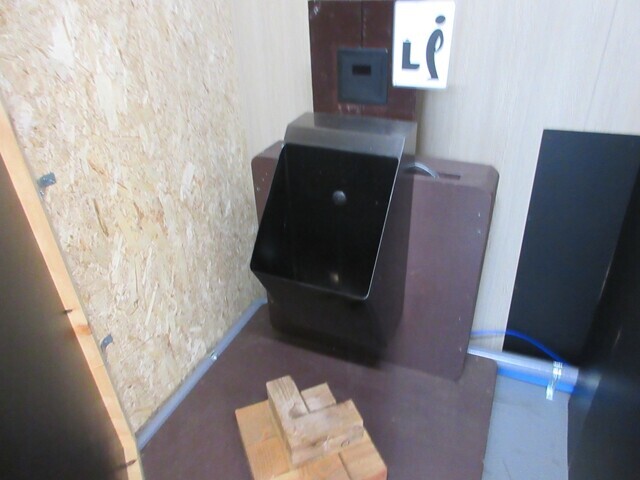 ＣＡＭＰＳＡＴＯＭＩＹＡのお洒落なトイレレビューの様子