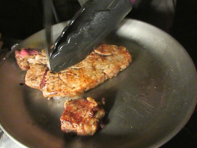 キャンプ飯をレビュー中の様子