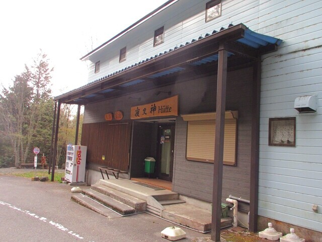 夜叉神峠駐車場から今宵のお宿である南御室小屋を目指して登山スタートの様子