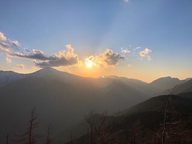 辻山の山頂でノンビリしている様子
