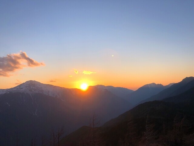南御室小屋テント泊しないと見れない夕日の景色