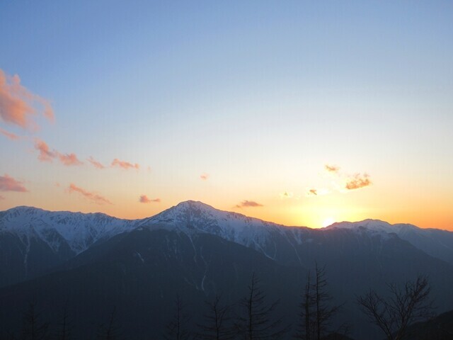 辻山の南アルプスの日没の景色