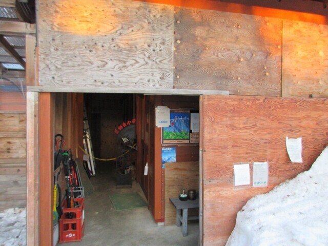 薬師岳小屋の内部の様子