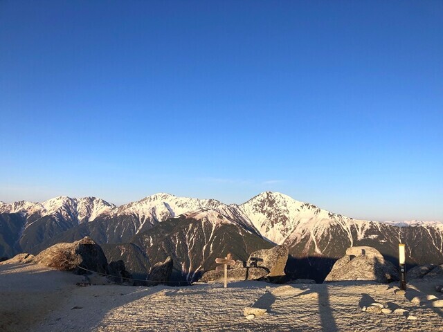 残雪の白峰三山の景色が純白の花嫁の様な美しさ