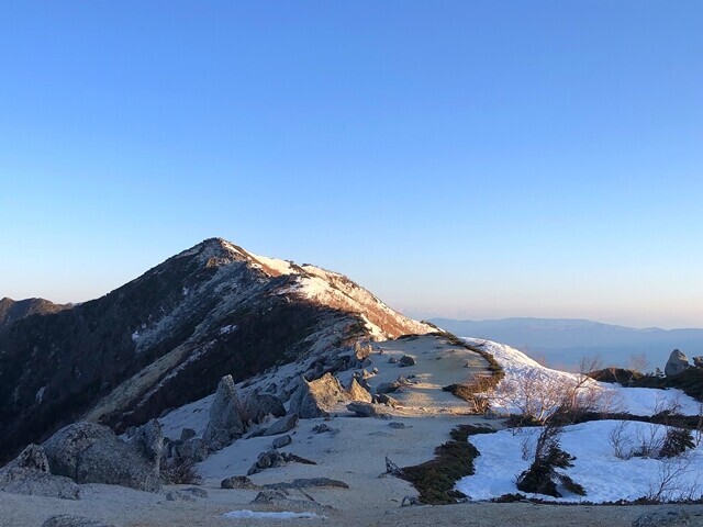 鳳凰三山薬師岳から見る最高峰の観音岳