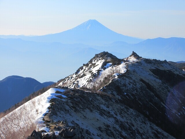 鳳凰三山観音岳から眺める富士山の景色