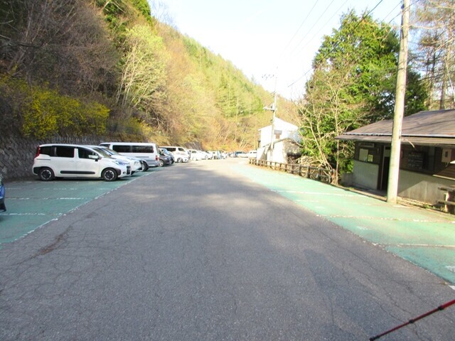 夜叉神峠駐車場へ下山の様子