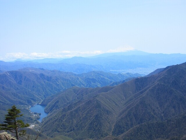 甲武信ヶ岳登山ルート上の景色の良い所