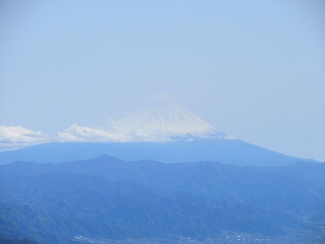 甲武信ヶ岳登山ルートから富士山景色
