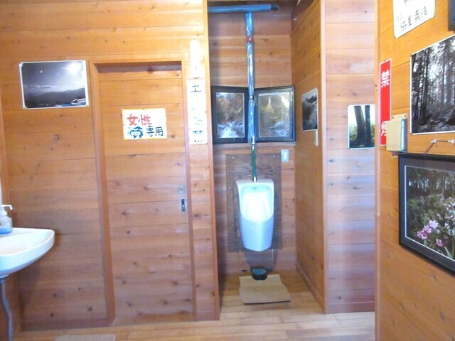 山小屋のトイレ