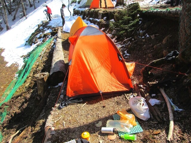 甲武信小屋のテント泊料金