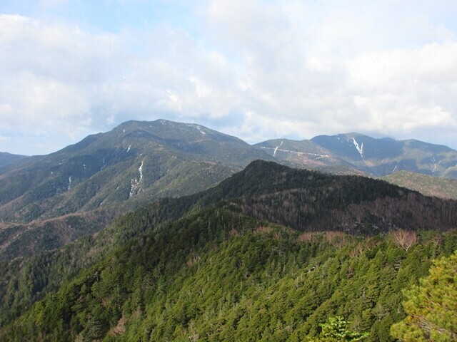国師ヶ岳遠望の様子