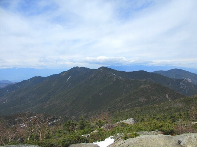 国師ヶ岳登山登山中の金峰山景色