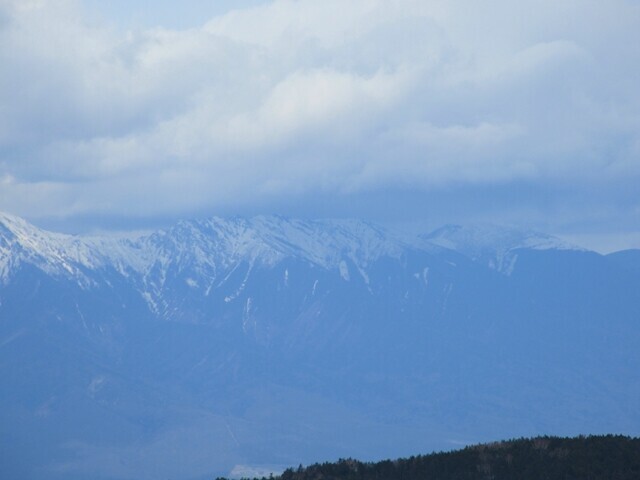 北奥仙丈岳の山頂から南アルプス鳳凰三山の景色