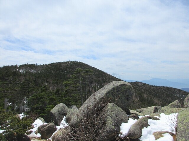 前国師ヶ岳登山ルートからの北奥仙丈岳の景色