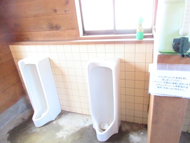 大弛小屋のトイレの内部の様子