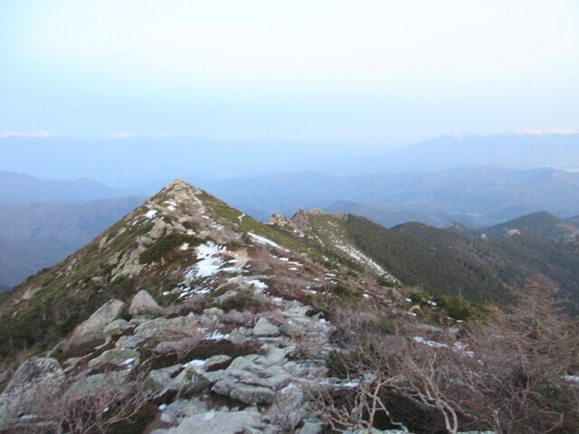 小川山を目指して登山スタートの様子