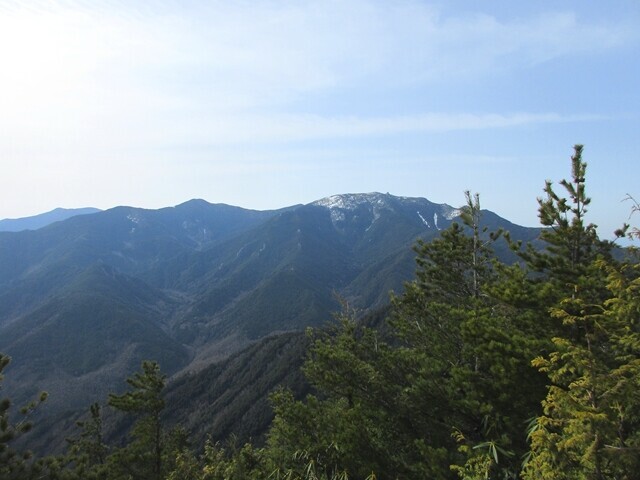 小川山から金峰山を遠望