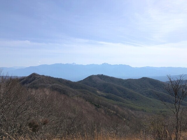 木賊ノ頭から飯盛山への稜線の景色