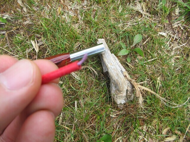 解した爆竹を熊おどしにセットの様子