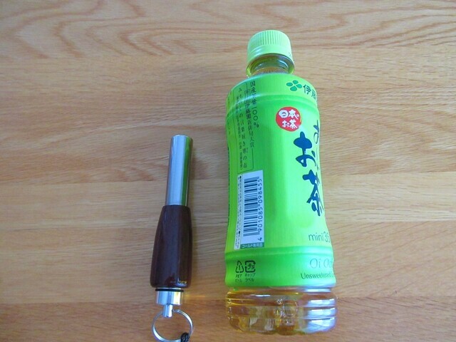 熊おどしのサイズをペットボトルで比較