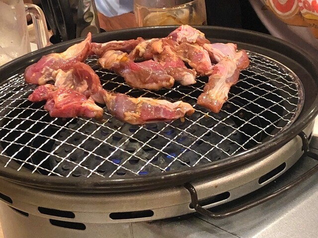 ０秒レモンサワーの食べ放題の焼肉の様子