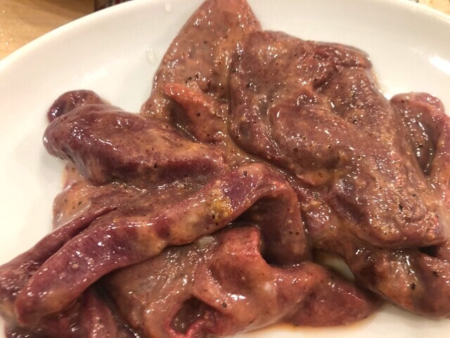 味付けされている０秒レモンサワーの焼肉のお肉