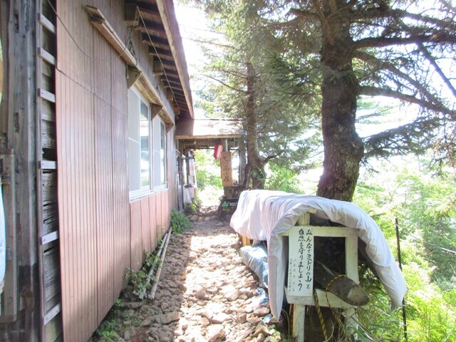 七ツ石小屋