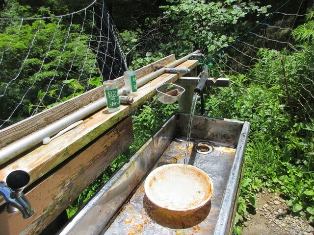 雲取山荘の水場の様子