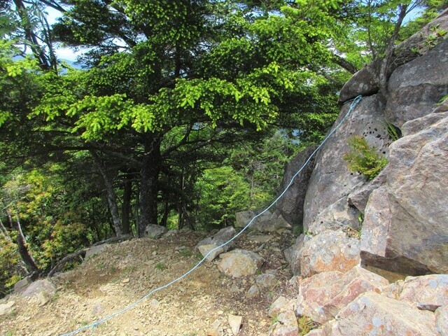 岩岳尾根の登山口