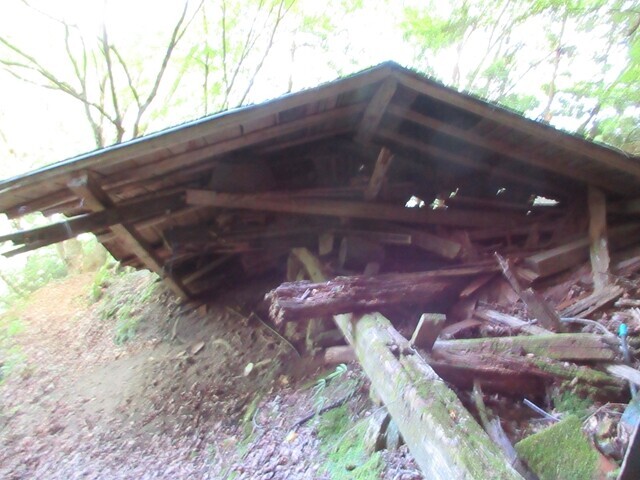 丹波天平の倒壊した集落