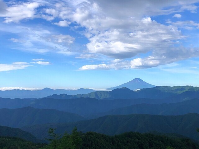 飛龍山へ至る奥秩父主脈縦走路