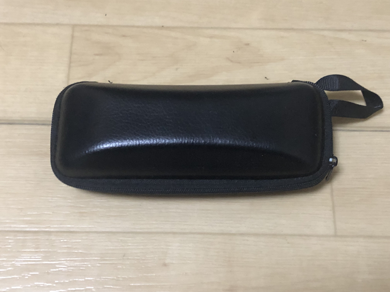 偏光サングラスの専用ケースの様子
